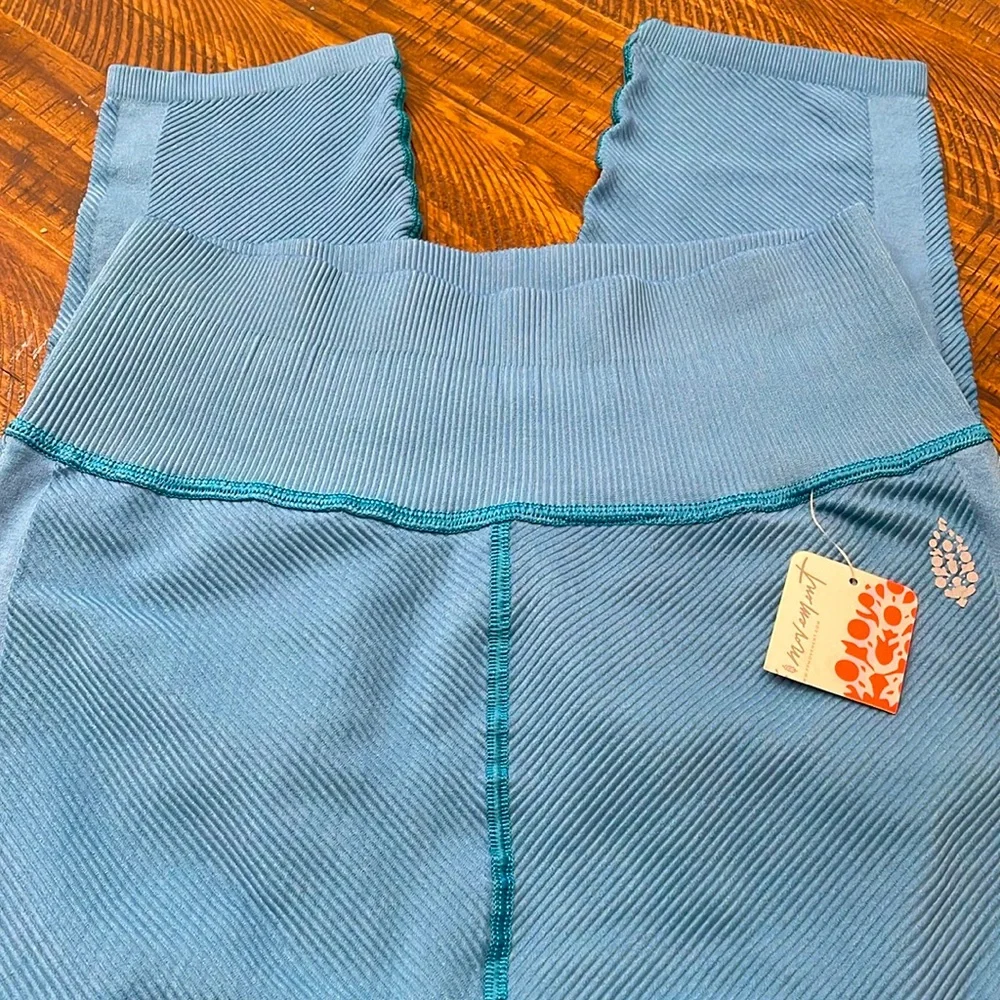 FREE PEOPLE Free Throw Cropped Leggings - Picture 6 of 10